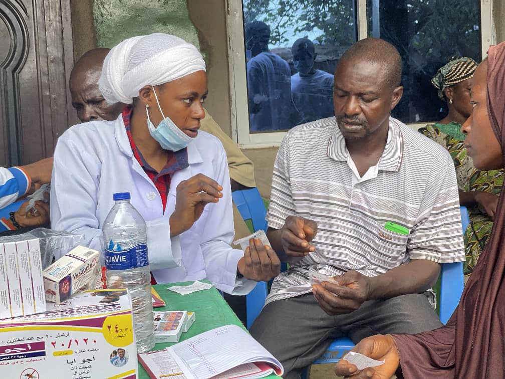 A volunteer nurse consulting with a community member